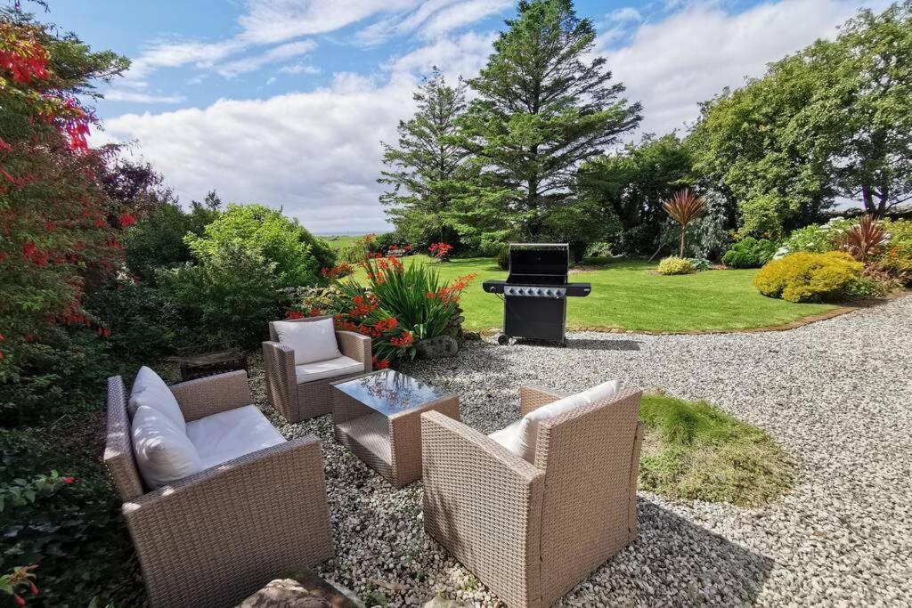 Cosy, Coastal Retreat With A Large Garden Villa Monreith ภายนอก รูปภาพ